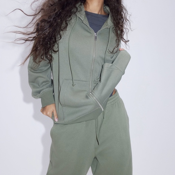 H & M 2-PIECE LOOSE FIT HOODIE AND JOGGERS SET. NWOT - Picture 11 of 12